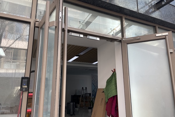 北京明灝科技公司?？低暼四樧R(shí)別遠(yuǎn)程開(kāi)門(mén)門(mén)禁安裝工程